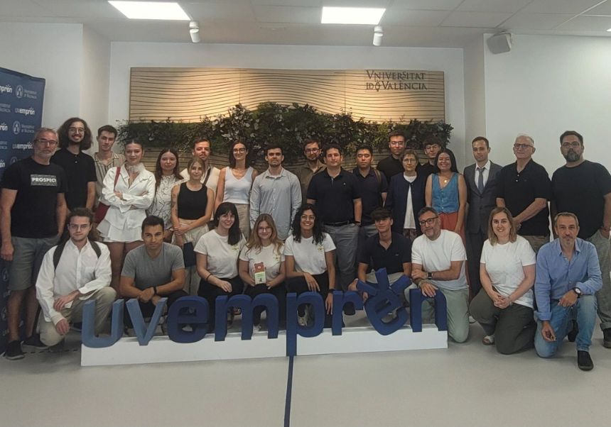Entrega de premios y clausura de los Premios de Innovación UVemprén Startup 2025 para aprender a generar ideas innovadoras alrededor de la agroalimentación y la inteligencia artificial